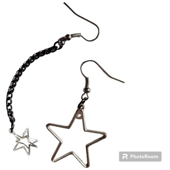 HANDMADE UPCYCLED MISMATCHED STAR EARRINGS - Picture 4 of 4